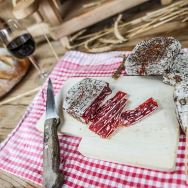 Saucisson en pavé de coche (Pyrénées-Atlantiques, France)