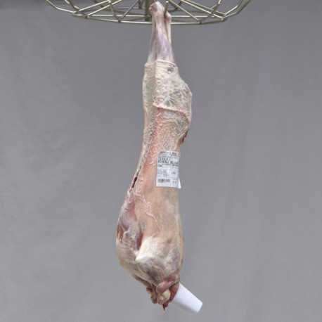 Agneau de lait fermier entier avec fressures 9-11 kg (Pyrénées-Atlantiques, France)