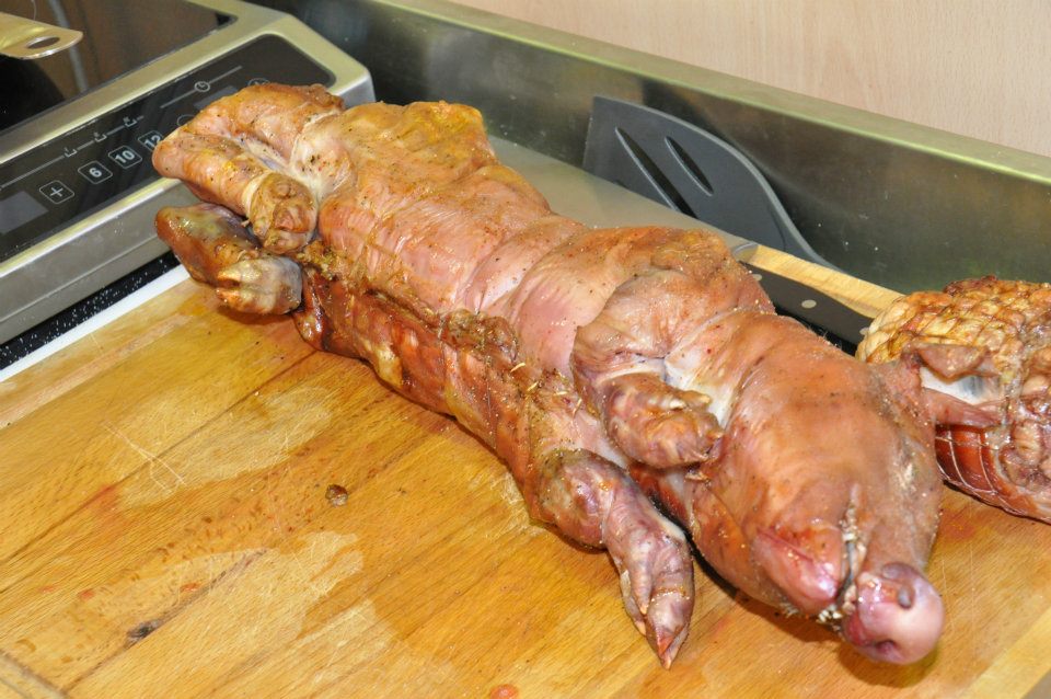 Cochon de lait désossé rôti